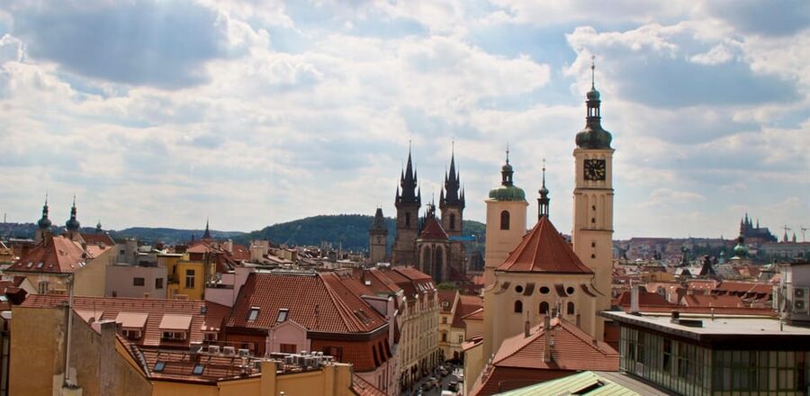 Prague: Old Town and Jewish Quarter Guided Walking Tour - What the 90-minute length really means