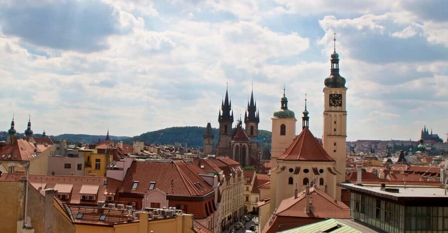 Prague: Old Town and Jewish Quarter Guided Walking Tour - Guide quality and group size