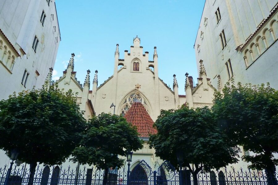 Prague: Old Town and Jewish Quarter Tour - Starting beneath the Old-Town Bridge Tower