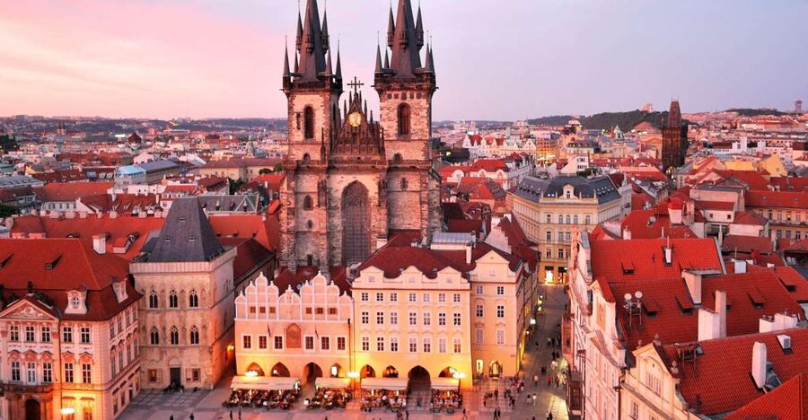 Prague: Old Town and Jewish Quarter Tour with Jewish Museum - The Astronomical Clock and the heart of Old Town