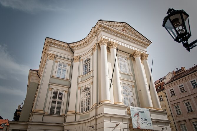 Prague Old Town and Jewish Quarter Walking Tour - Entering the Jewish Quarter through its synagogues