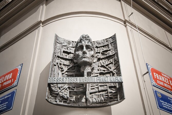 Prague Old Town and Jewish Quarter Walking Tour - What the guides add to the experience