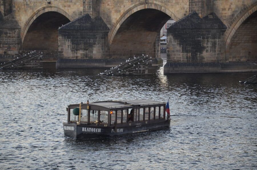 Prague: Old Town Guided Walking Tour and City Boat Ride - Key points at a glance