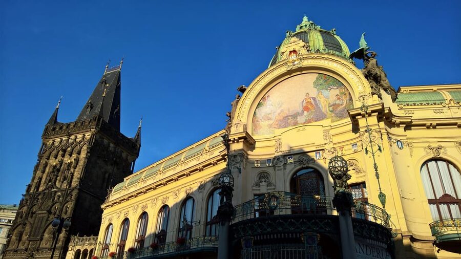 Prague: Old Town Guided Walking Tour and City Boat Ride - What the $106 price means