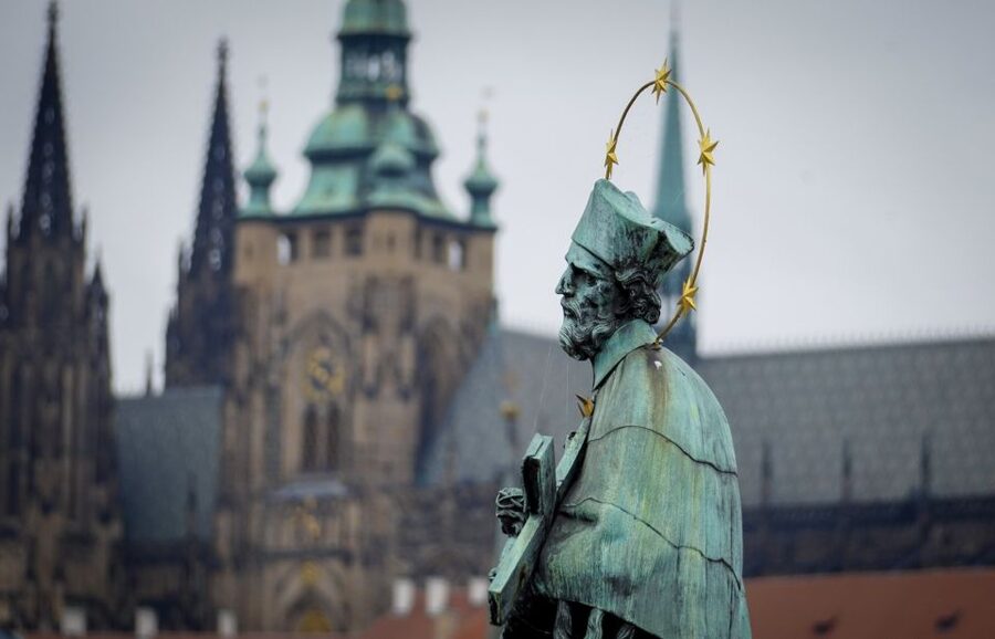 Prague: Old Town Highlights & Hidden Gems Guided Tour - Key points at a glance