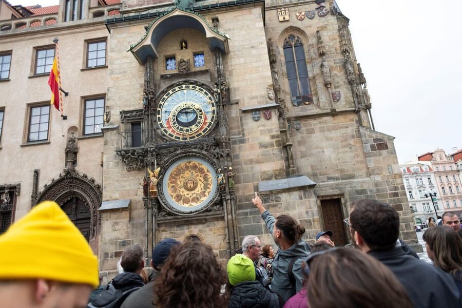 Prague: Old Town, Jewish Quarter & Astro Clock Walking Tour - Old Town streets and Gothic details