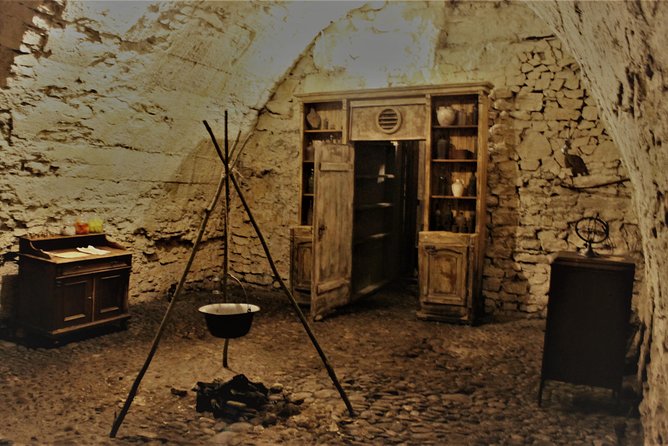 Prague Old Town, Medieval Underground and Dungeon Historical Tour - Price, timing, and where to meet