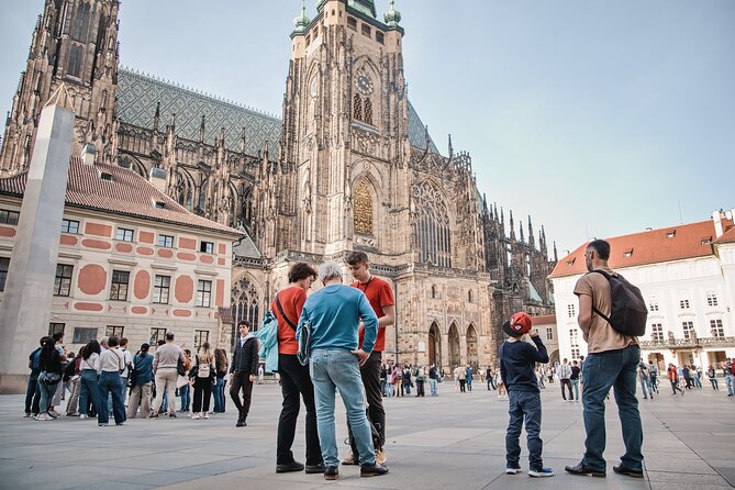 Prague Old Town, River Cruise and Prague Castle Sightseeing Tour Including Lunch - The Jewish Quarter, From Synagogues to a Memorial Cemetery