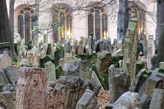 Prague Old Town tour and external Jewish Quarter - What the guide’s style adds