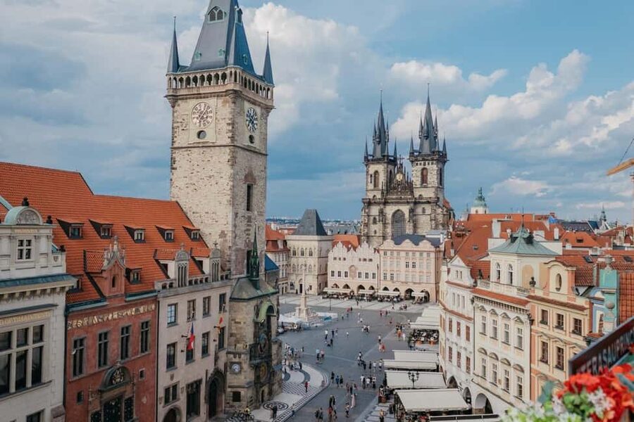 Prague Old Town, Underground and House of Alchemy Tour - How the two-hour format works for your day