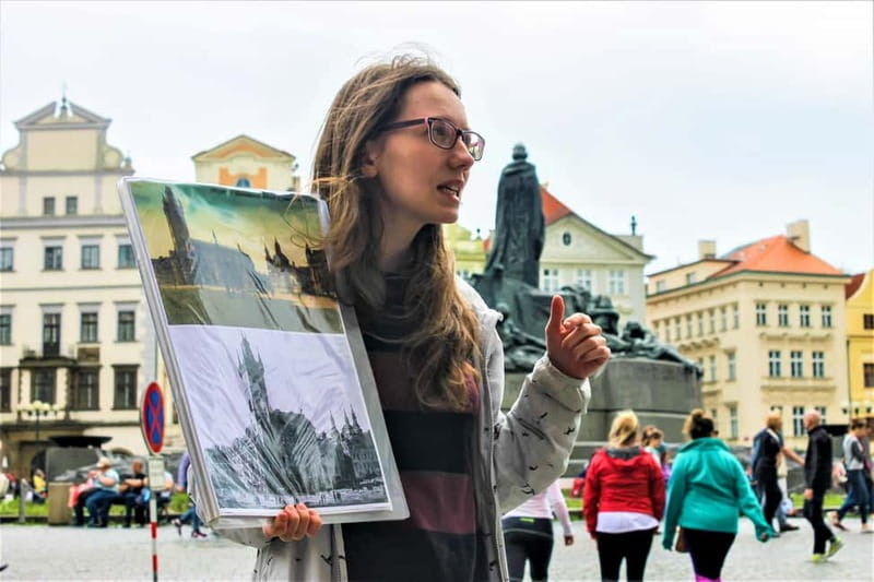 Prague: Oldtown, Medieval Underground & Dungeon History Tour - The dungeon, torture displays, and Jan Mydlář