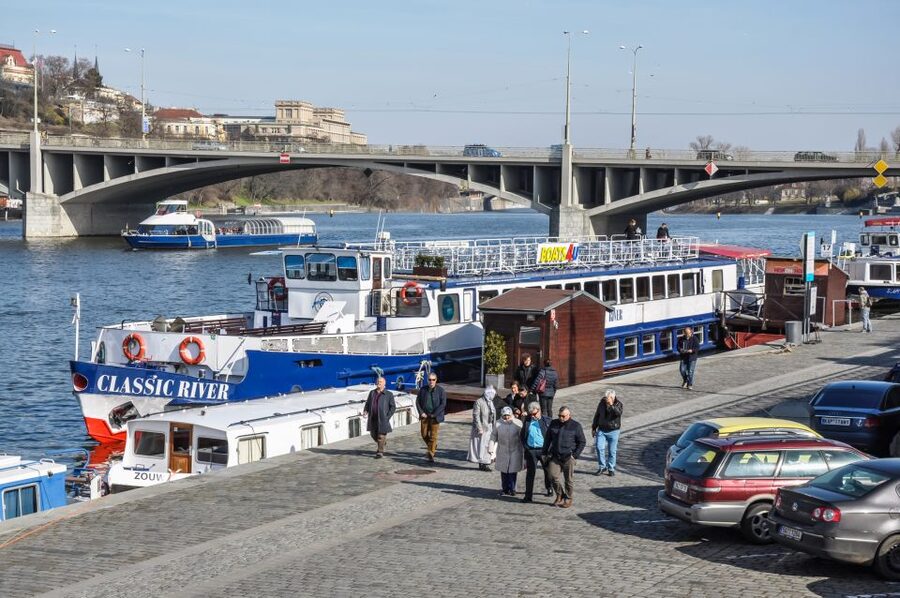Prague: Panoramic Vltava River Cruise - Prague Castle from below