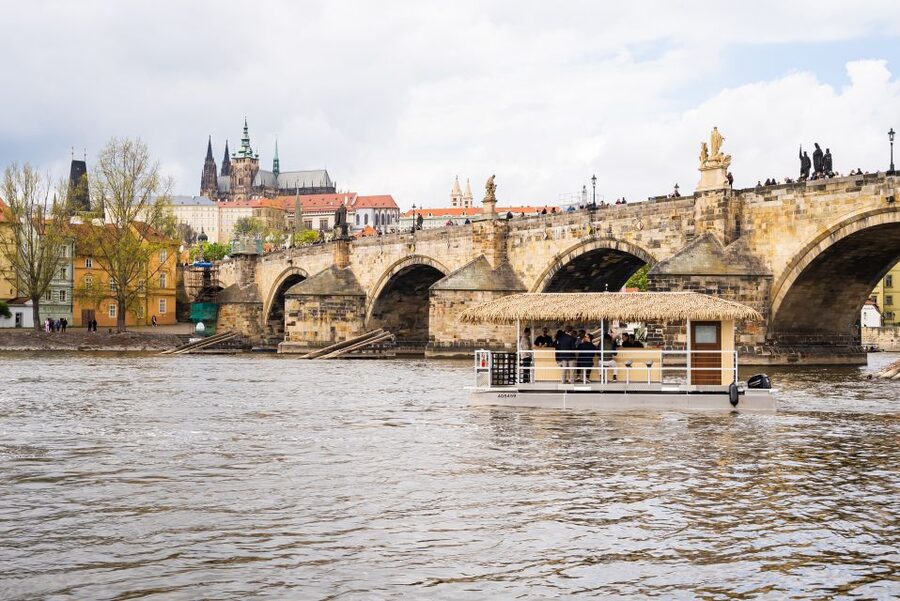 Prague: Party Tiki Boat Sightseeing Cruise with Drinks - Choosing between Budvar, prosecco, and cider
