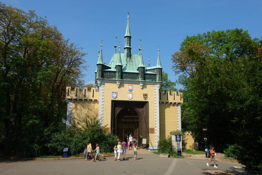 Prague: Petřín Tower and Mirror Maze Entry Ticket - What you can see from the top