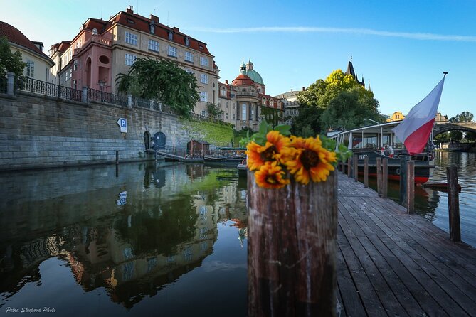 Prague Photoshoot for Couples, Betrothed, Family & Friends - Is $542.92 per person a fair price?