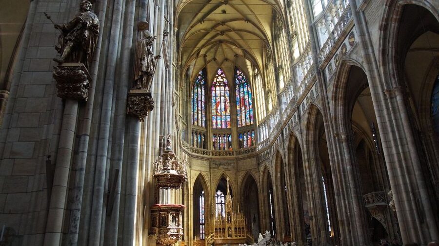 Prague: Prague Castle and Little Quarter Guided Walking Tour - Choosing the castle interiors on the day