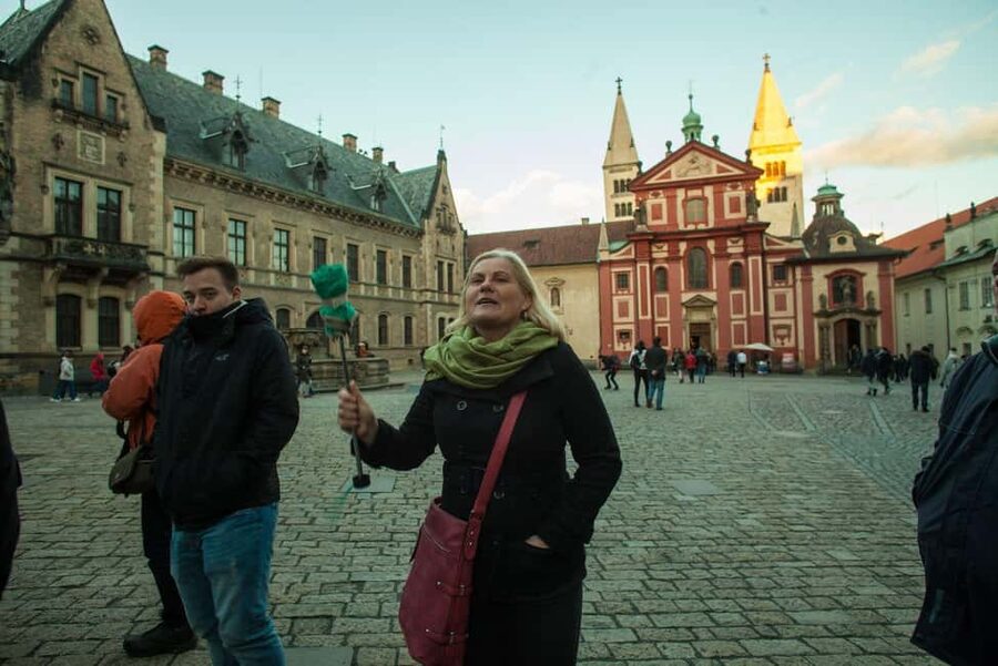 Prague: Prague Castle & Charles Bridge – guided tour in German - Royal Garden and Hradčany Square