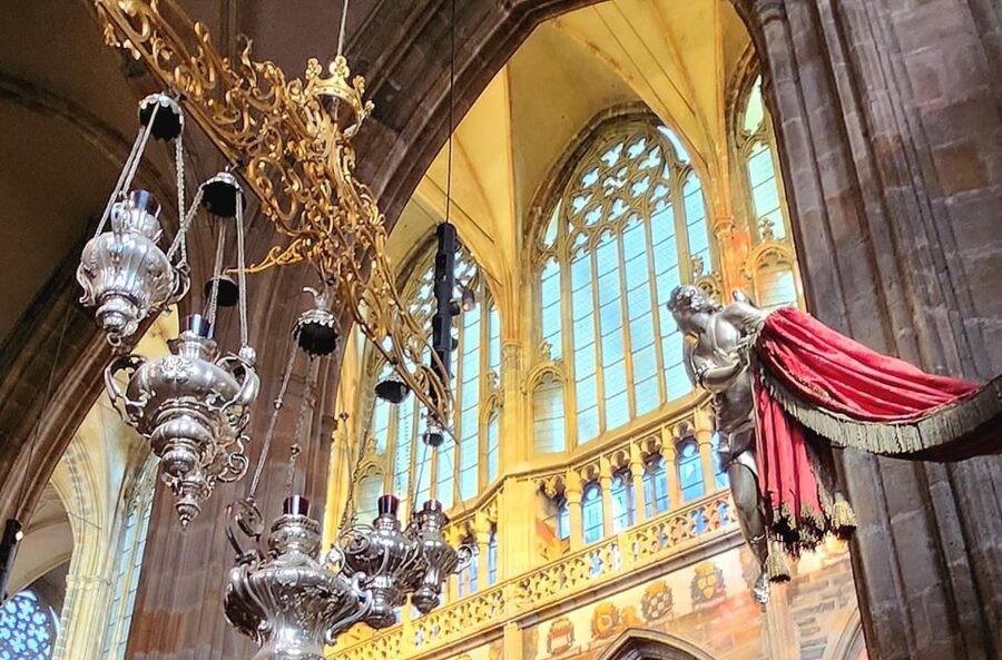 Prague: Prague Castle Private Walking Tour - St. George’s Basilica and the early medieval past