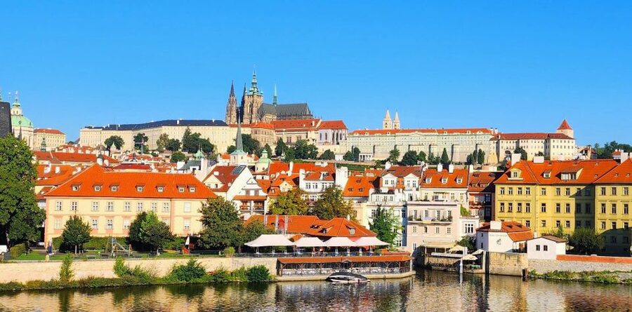 Prague: Prague Castle Private Walking Tour - What three hours covers, and what it leaves out