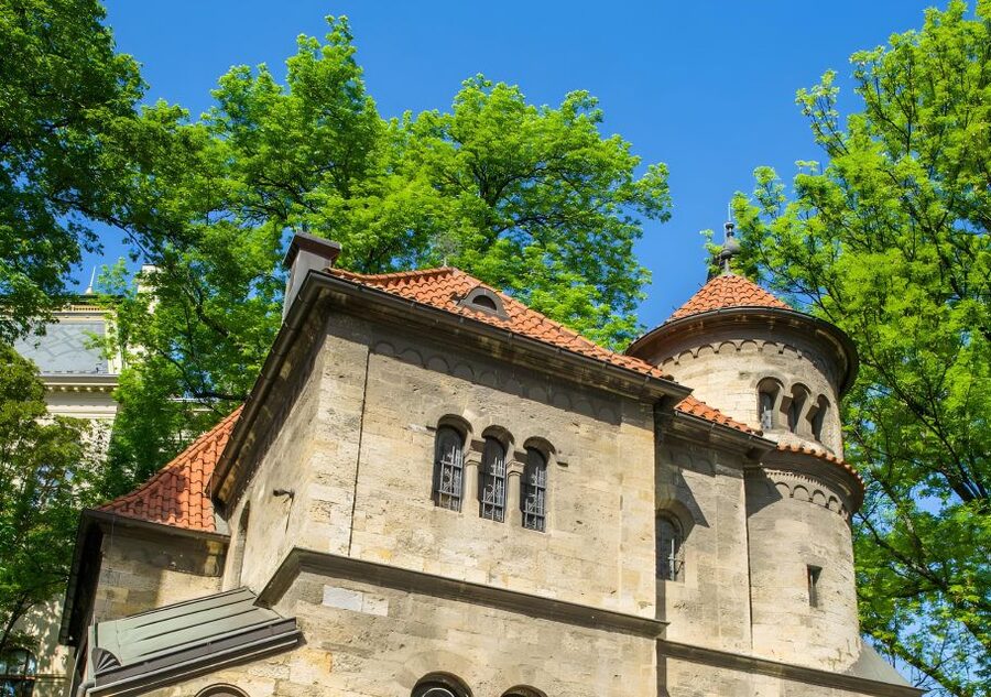 Prague: Prague Synagogues & the Jewish Cemetery Guided Tour - Old-New Synagogue: one of Prague’s key landmarks