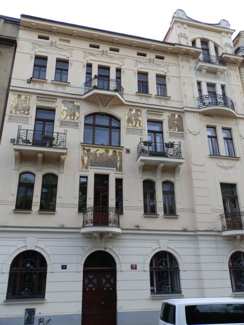 Prague: Private Prague Art Nouveau and Cubism Tour - House of the Black Madonna and the turn toward Cubism