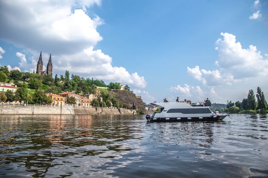 Prague: Private River Cruise with Unlimited Beer or Prosecco - Who will get the most from this cruise