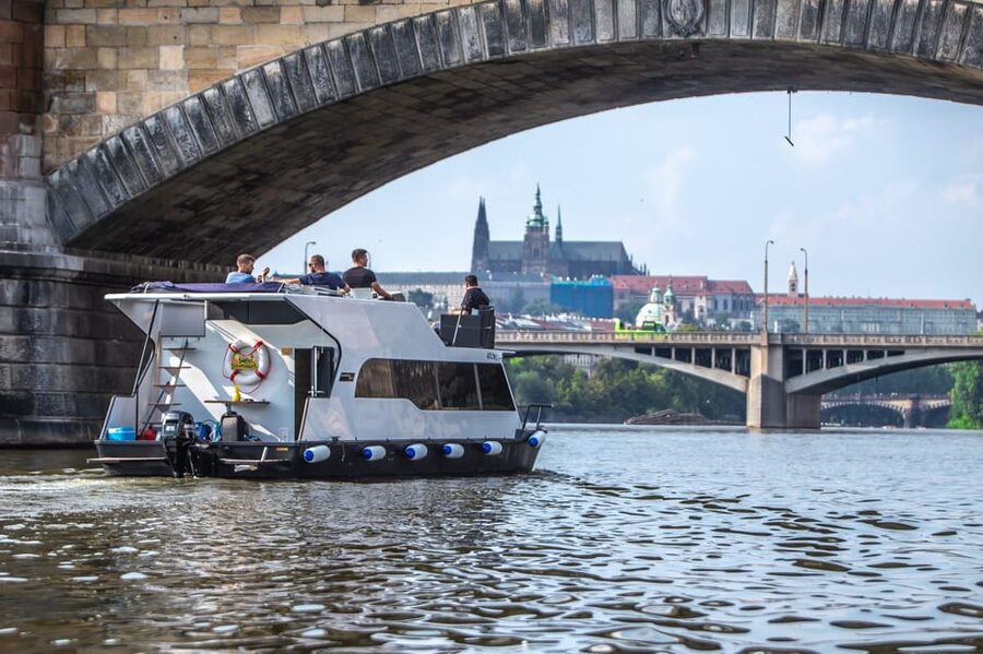 Prague: Private River Cruise with Unlimited Beer or Prosecco - Choosing the drink package carefully