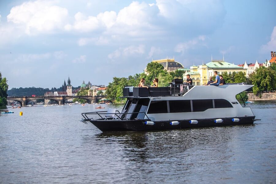 Prague: Private River Cruise with Unlimited Beer or Prosecco - Choosing the green-and-chill route