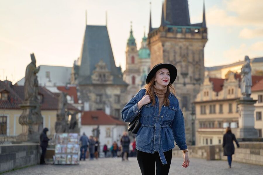 Prague: Professional Photoshoot at Charles Bridge - What a 15 to 45 minute session really means