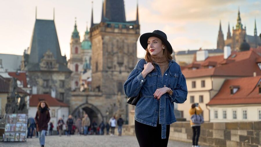 Prague: Professional Photoshoot at Charles Bridge - What the personal accounts reveal about service quality
