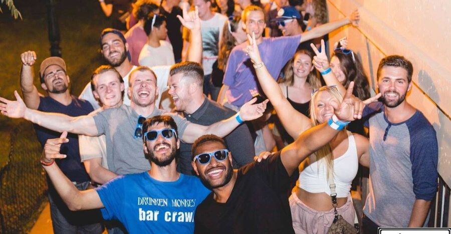 Prague: Pub Crawl with Open Bar and VIP Entry - The role of the host and the group