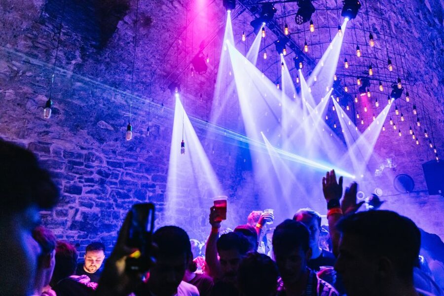 Prague: Pub Crawl with Unlimited Drinks & 5-floor Club Entry - What this Prague pub crawl is really offering