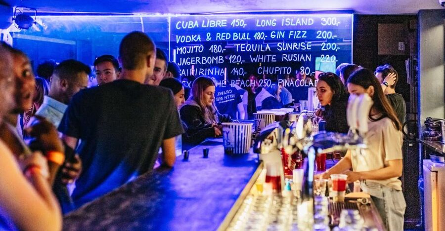 Prague: Pub Crawl with Unlimited Drinks & 5-floor Club Entry - The guides and the feel of the group
