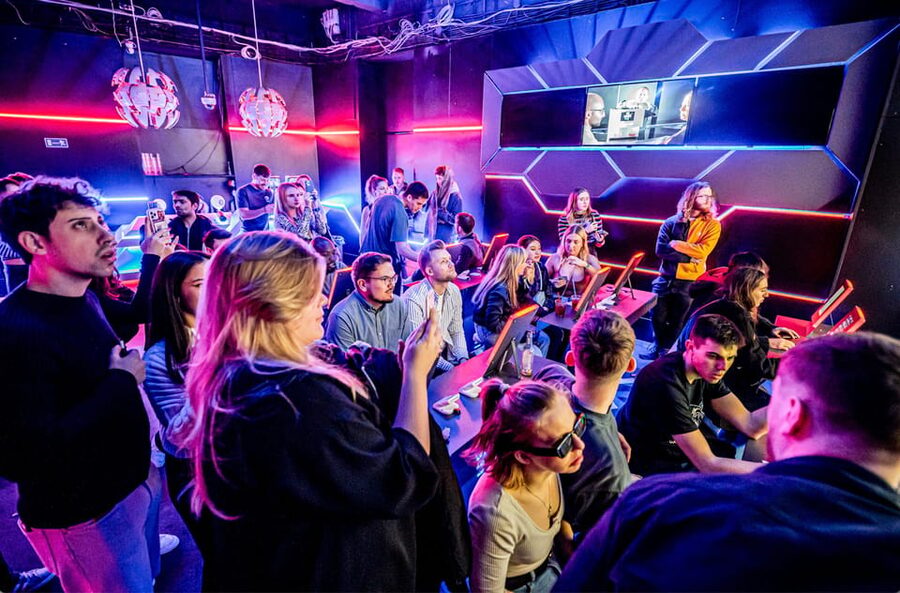 Prague: Robotic Bar Entry with a Drink Included - How long to stay, and when to visit