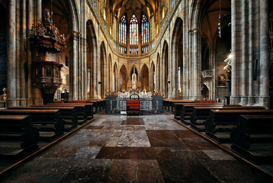 Prague Royal Castle, St Vitus, Golden Lane Tour with Tickets - Why a private guide changes the castle visit