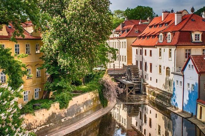 Prague's charming old places tour in Russian language - A pub pause and Prague beer culture