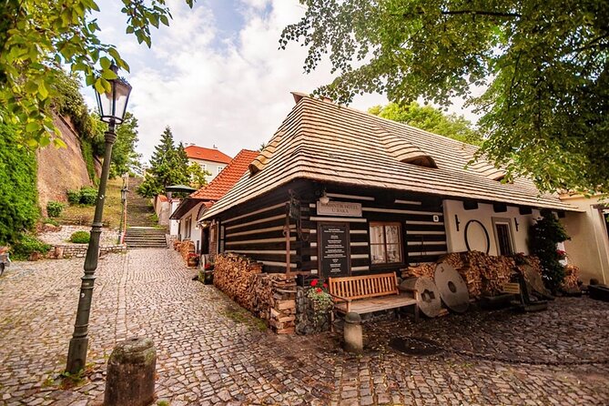 Prague's charming old places tour in Russian language - Lesser Town, the tram, and Prague Castle