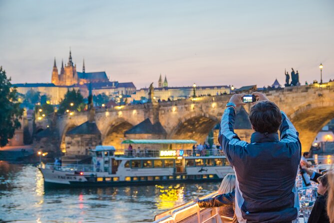 Prague: Sightseeing Boat Cruise with Buffet Dinner - What this Prague dinner cruise is really like