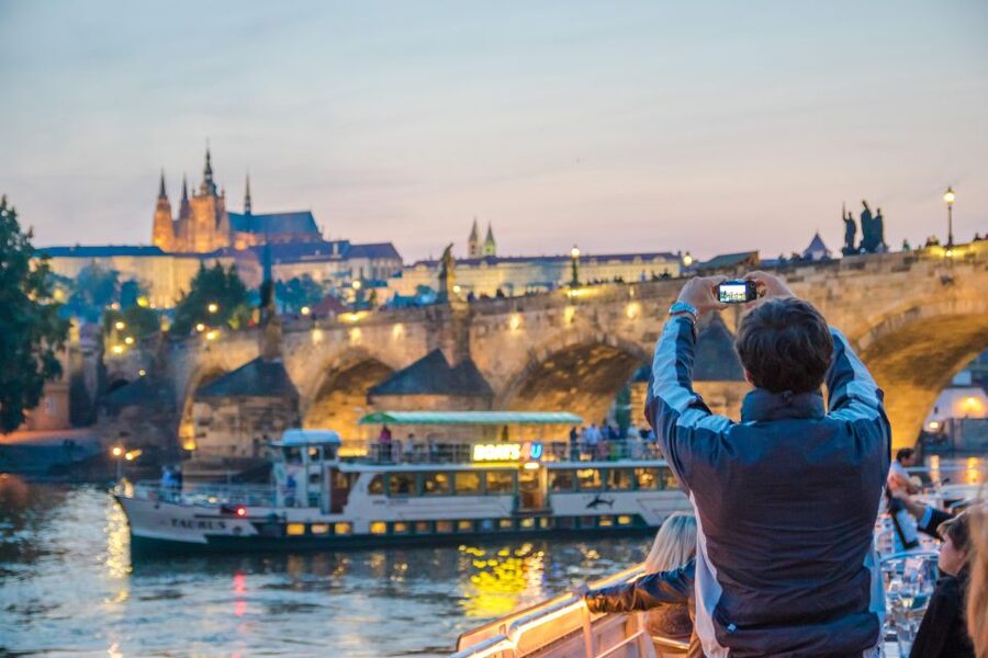 Prague: Sightseeing Boat Cruise with Buffet Dinner - Who will enjoy it most