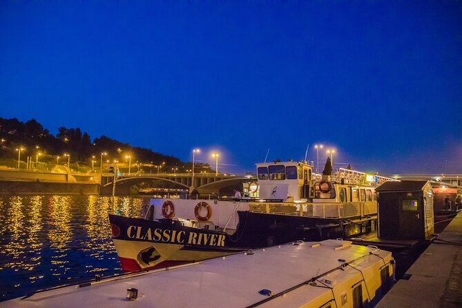 Prague: Sightseeing Boat Cruise with Buffet Dinner - Boarding at Pier 17 near Štefánik Bridge
