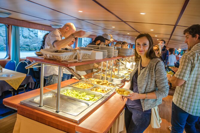 Prague: Sightseeing Boat Cruise with Buffet Dinner - Upper deck or lower deck: why your seat matters