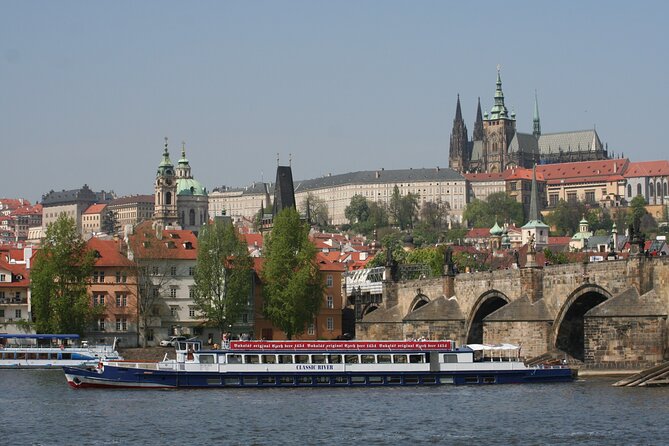 Prague: Sightseeing Boat Cruise with Buffet Dinner - A buffet that matters more than fine dining