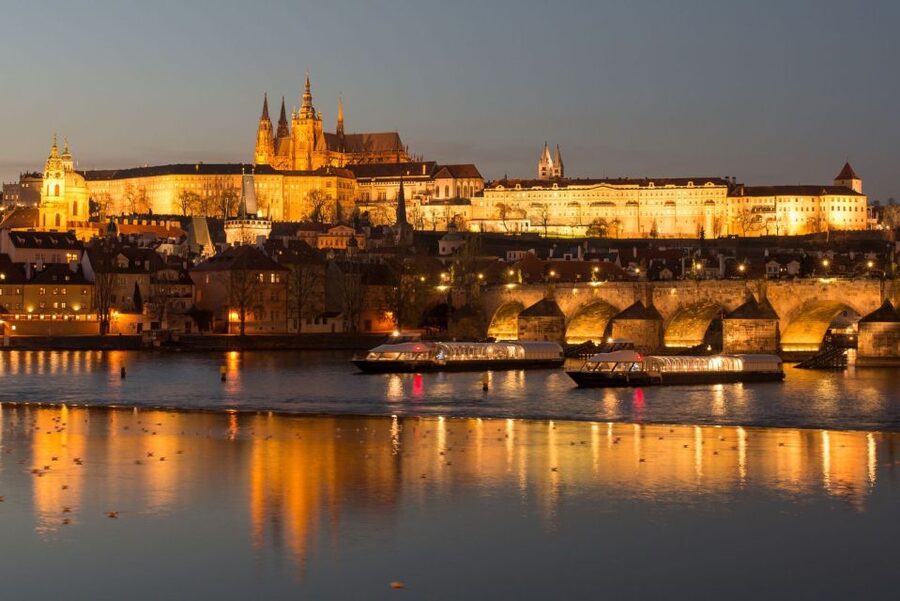 Prague: Sightseeing Dinner Cruise on Open-Top Glass Boat - Charles Bridge and the Rudolfinum