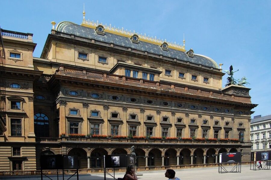 Prague Sightseeing Tour with Lunch - Private or Shared: Which Version Fits You?