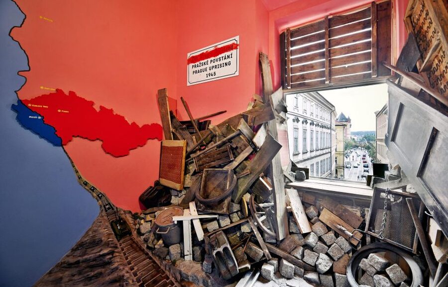 Prague: Story of Prague Immersive Museum Experience - How the app, headsets, and photo points work