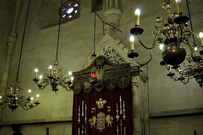 Prague: Synagogues and Jewish Quarter Private Walking Tour - The Old Jewish Cemetery and the weight of time