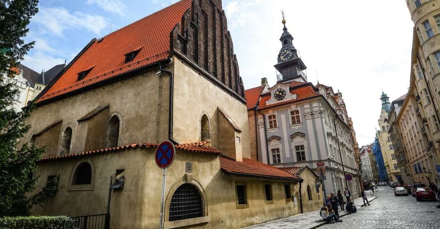Prague: Synagogues and Jewish Quarter Private Walking Tour - A private guide makes the history easier to follow