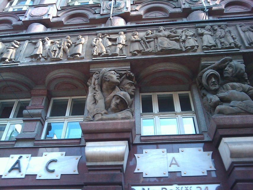 Prague: Tailored Sightseeing Tour in French - Choose a theme instead of settling for a standard route