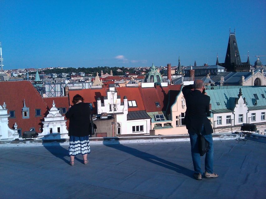 Prague: Tailored Sightseeing Tour in French - Outdoor sightseeing means practical preparation