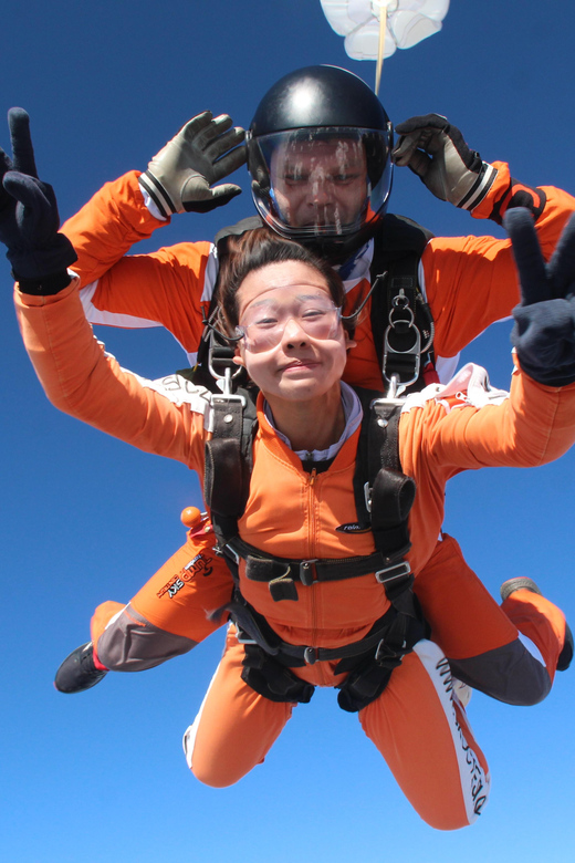 Prague: Tandem Skydiving 14,000ft over Prague with Transfers - The flight to 14,000 feet